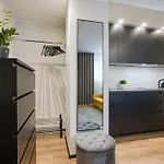 Raevala - Elegant 30sqm With Kitchenette 아파트 탈린