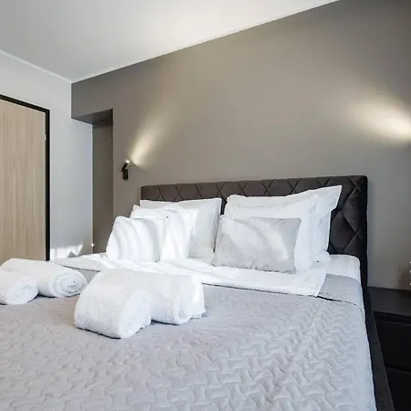 Apartment Elegant Near Old Town *