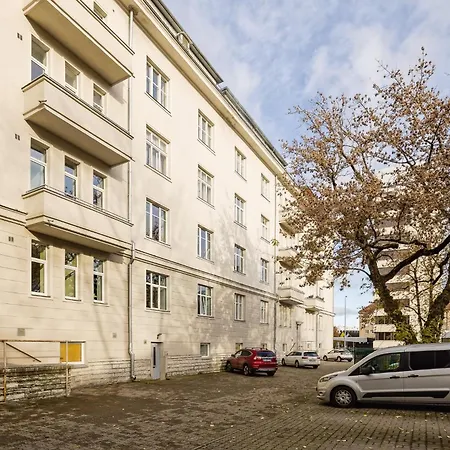 Elegant Near Old Town Апартаменты *
